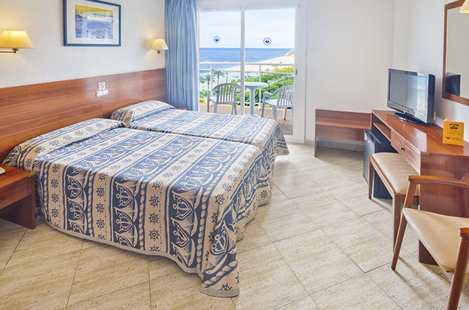 Ein Zimmer mit Meerblick im Hotel Mariitim in Calella
